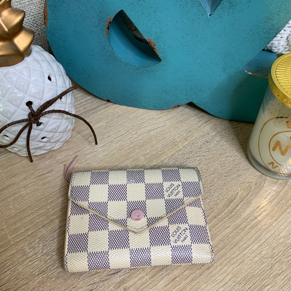 100% Authentic! Louis Vitton Damier Azul wallet